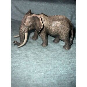 Elephant Schleich 2011 African Male Model D-73527 Tusks Trunk Down Animal Figure